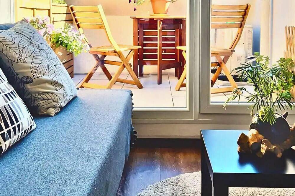 Entire apartment, 2 Soundproof Studios Near Geneva Airport in Ferney-Voltaire, Gex