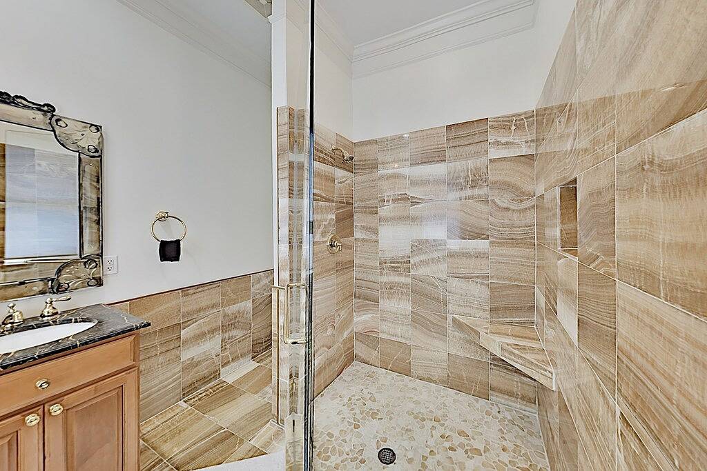 Designer home in Historic District with upscale kitchen in Savannah, Chatham County