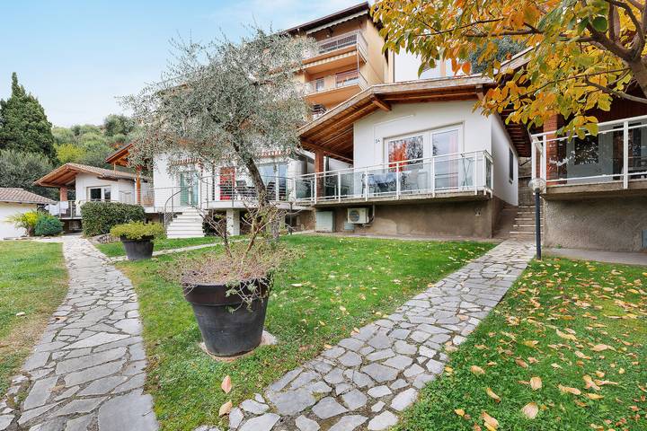 Appartamento per 4 persone, con giardino e vista lago in Brenzone