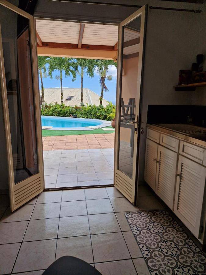 Location de vacances pour 2 personnes, avec vue ainsi que jardin et piscine à Saint-Claude (Guadeloupe) - 3
