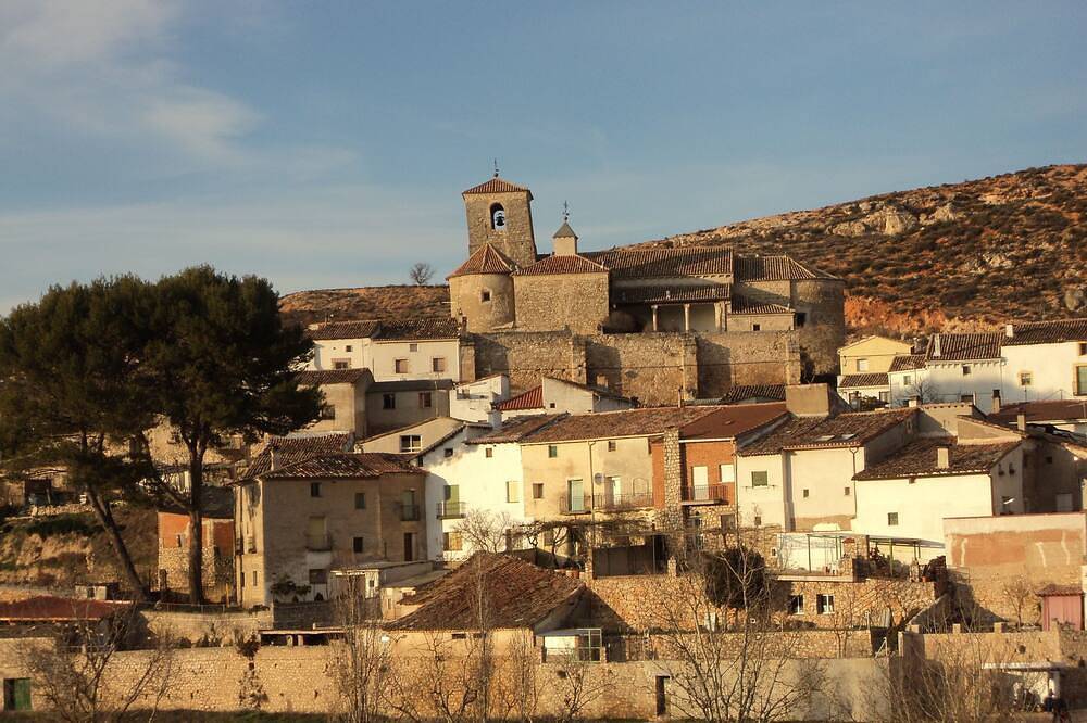 Casa Rural con piscina privada climatiazada, Wifi y patio con Bbq in Hueva, La Alcarria