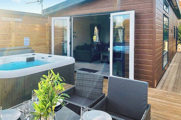 Chalet for 6 people, with hot tub in Yorkshire