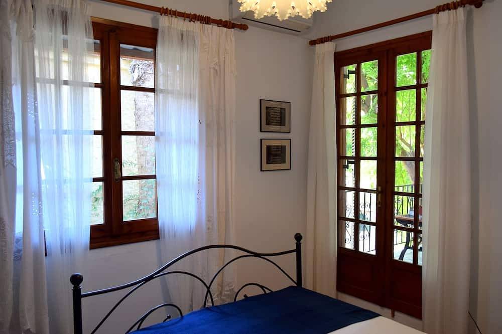 \"Casa dentro del jardín\" in Volos, Magnisia