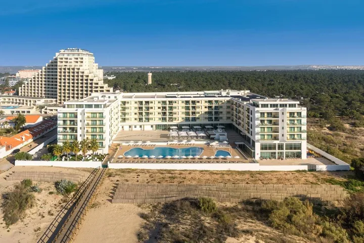 Apartmenthotel für 6 Personen, mit Terrasse und Pool sowie Ausblick - 1