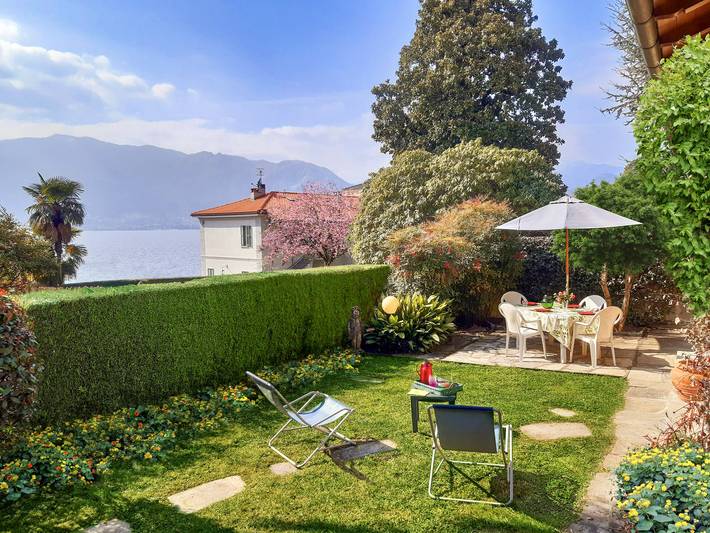 Ferienhaus für 5 Personen, mit Terrasse und Garten sowie Seeblick und Ausblick
