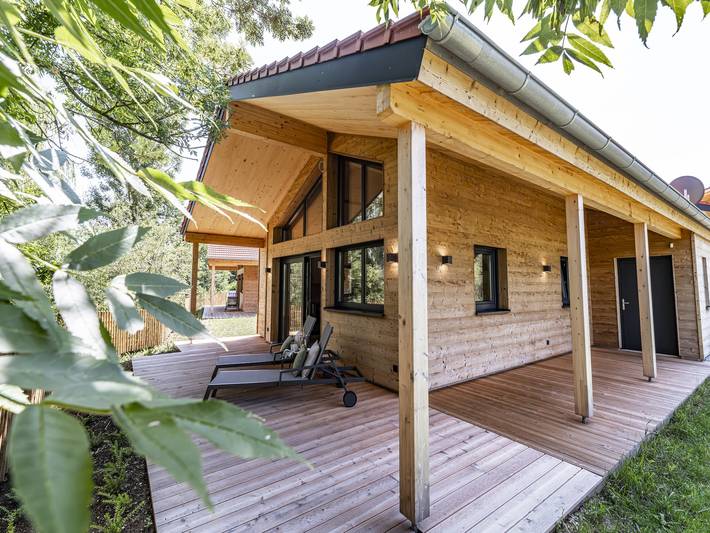 Chalet für 4 Personen, mit Terrasse und Pool sowie Sauna in Bayern