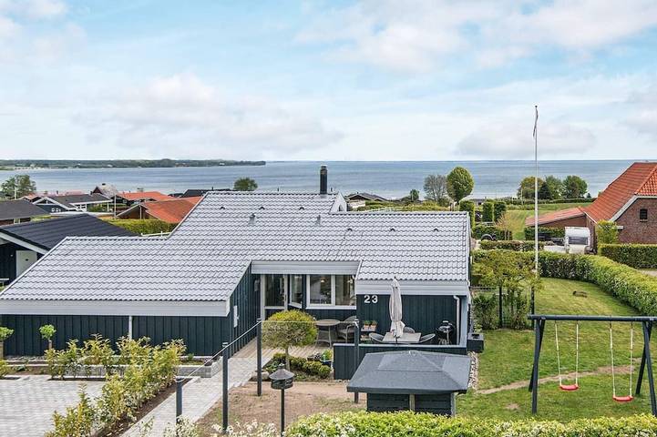 Ferienhaus für 6 Personen, mit Terrasse und Sauna sowie Whirlpool und Garten in Grønninghoved Strand