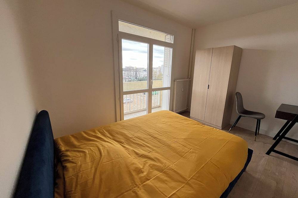 Entire apartment, 4 Bedroom Apartment, City Center in Valence, Valence region