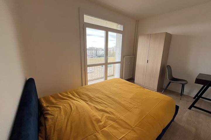 Ganze Wohnung, Skyview Apartment 4 Bedrooms + Parking in Valence, Valence und Umgebung