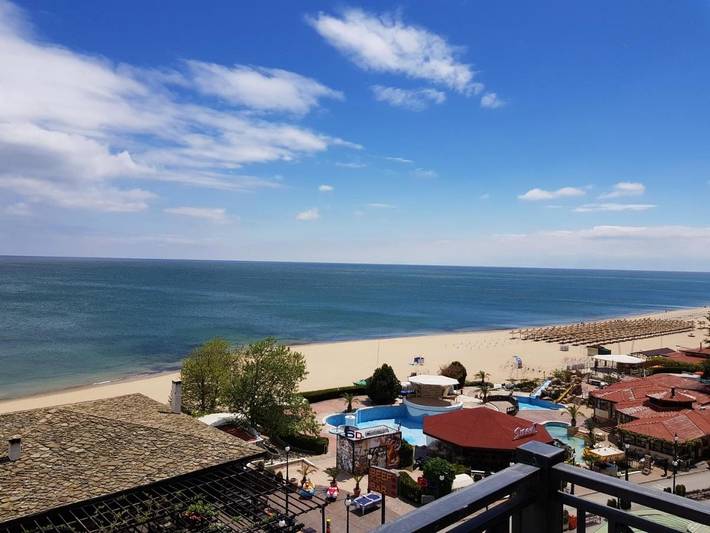 Ferienwohnung für 3 Personen, mit Balkon und Terrasse sowie Pool und Ausblick in Varna