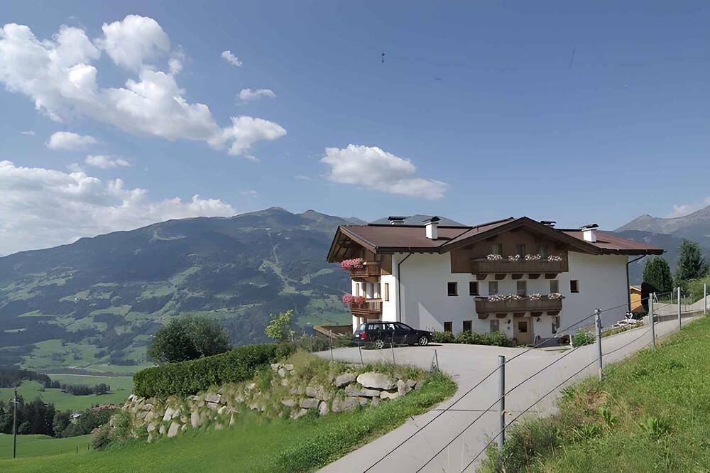 Ganze Wohnung, Ferienwohnung in ruhiger Lage mitten der Zillertaler Bergwelt in Stummerberg, Ski-Optimal Hochzillertal