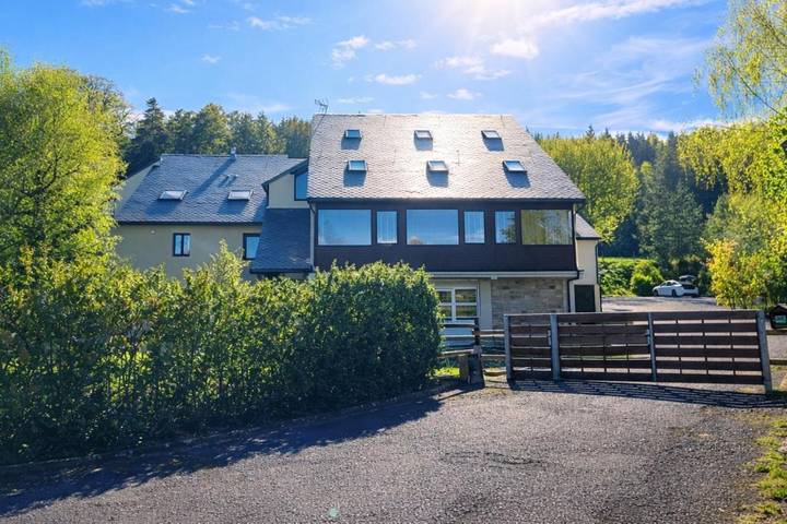 Location de vacances pour 8 personnes, avec Terrasse et Jardin à Sainte-Colombe-de-Peyre