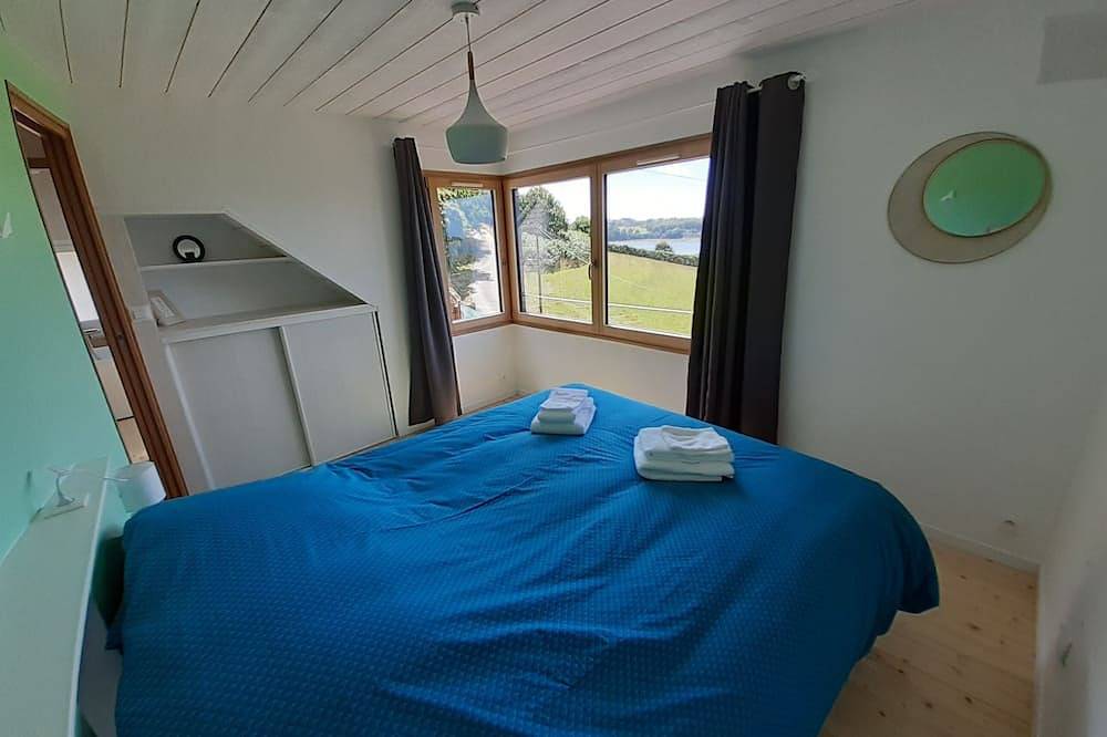 Bord de mer - maison d'architecte - gîte pour 6 personnes in Kerbors, Côte de Granit Rose