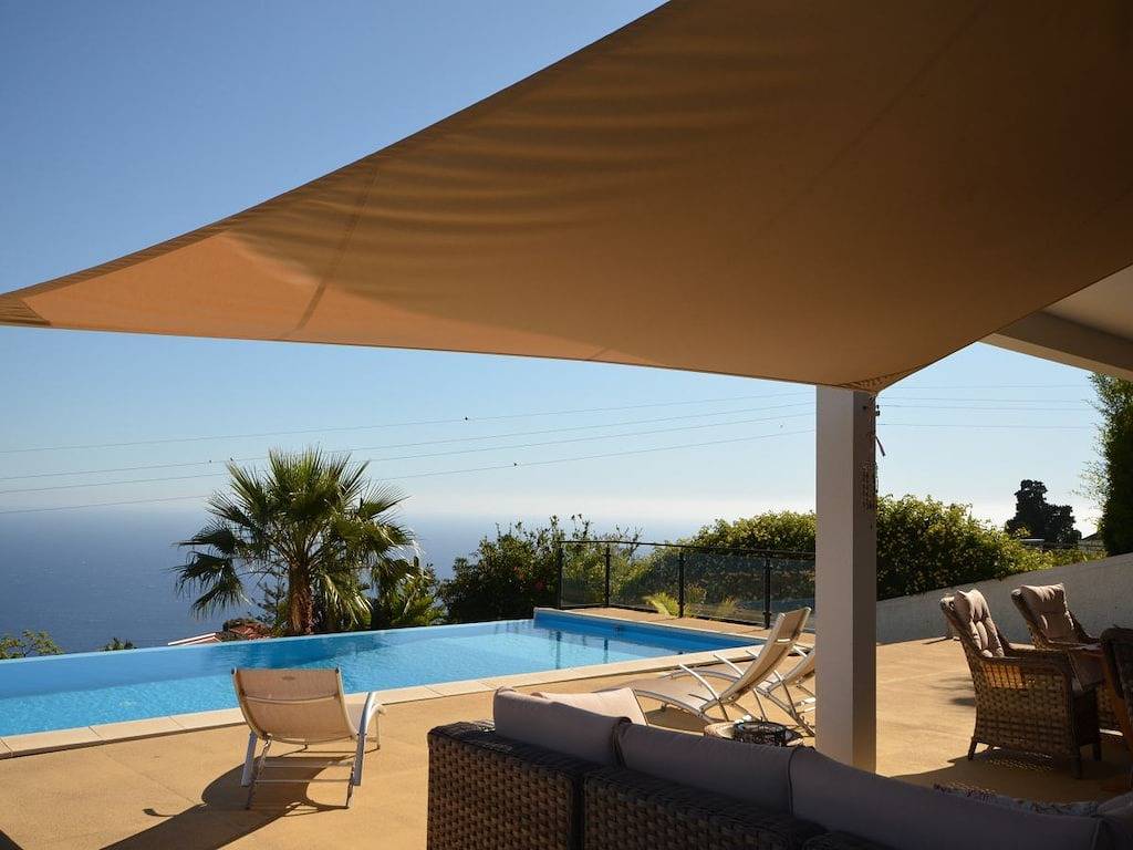 Villa 17°West with Pool in Estreito da Calheta, Madeira
