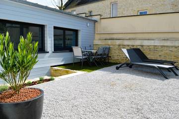 Gîte pour 6 personnes, avec jardin à Cresserons
