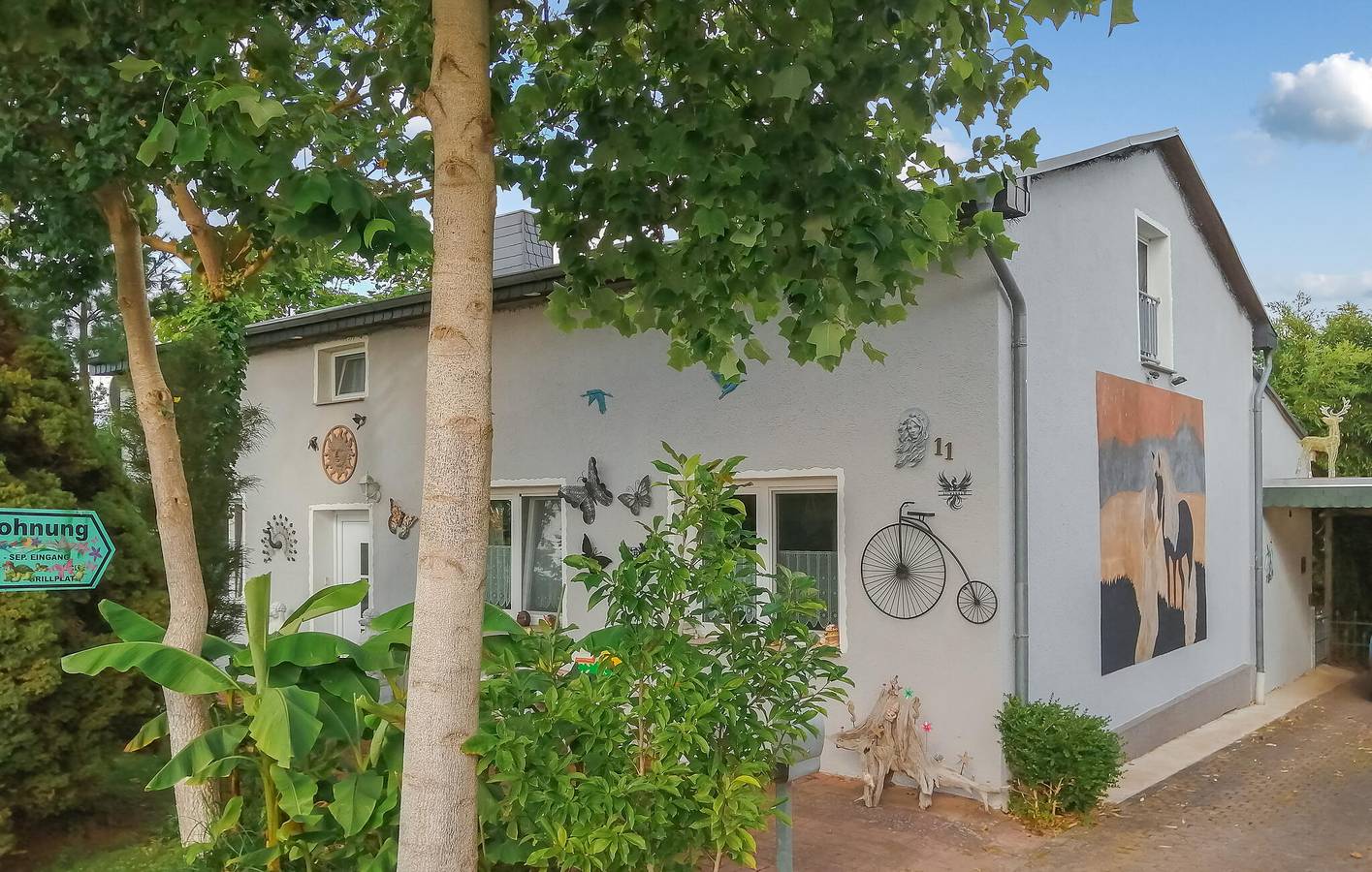 Ganze Ferienwohnung, Modernes Apartment mit Parkplatz, Terrasse und TV in Schwaan, Mecklenburgische Ostseeküste