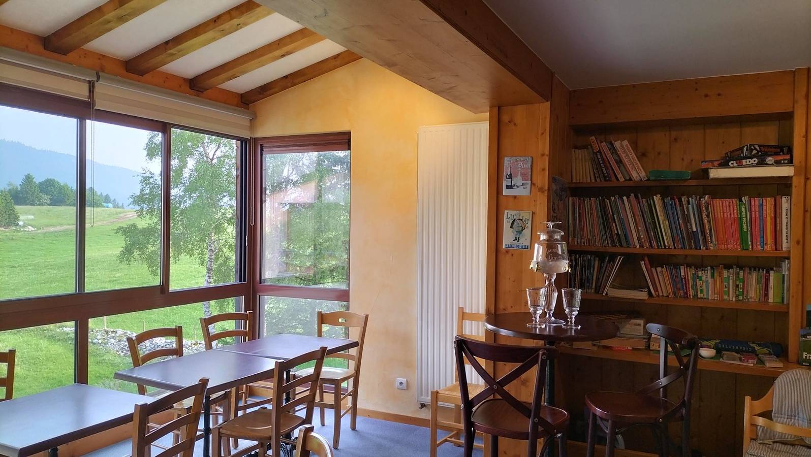 La Maison du Montagnon - Auberge collective in Mouthe-Lac et Mont d’Or, Parc naturel régional du Haut-Jura
