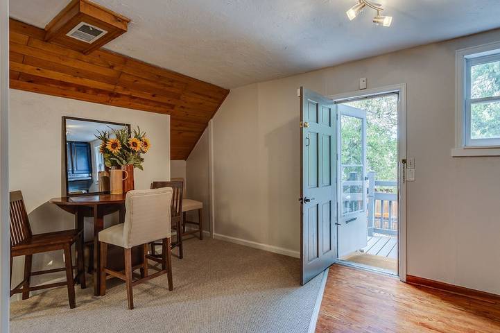 Apartment for 4 people, with yard and terrace in Denver