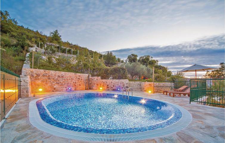 Gemütliche 1-Zimmer-Wohnung mit Pool, WLAN und 2,5 km Entfernung zur Küste in Dubrovnik-Neretva