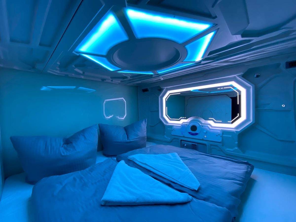 Space Night Capsule Hostel in Mitte Berlin, Berlín