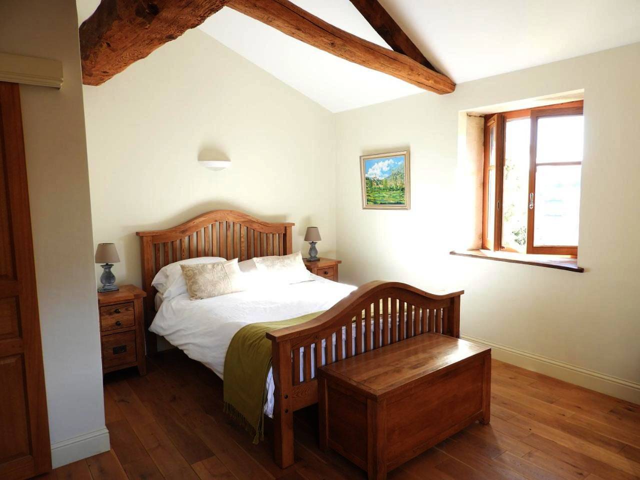 Two-Bedroom House in Vergisson, Région de Mâcon