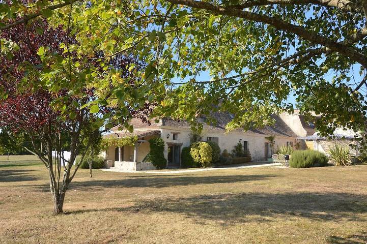 Gîte pour 10 personnes, avec Terrasse et Jardin à Issigeac
