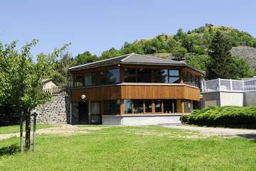 Gîte pour 4 personnes, avec piscine et terrasse à Saint-Julien-Chapteuil