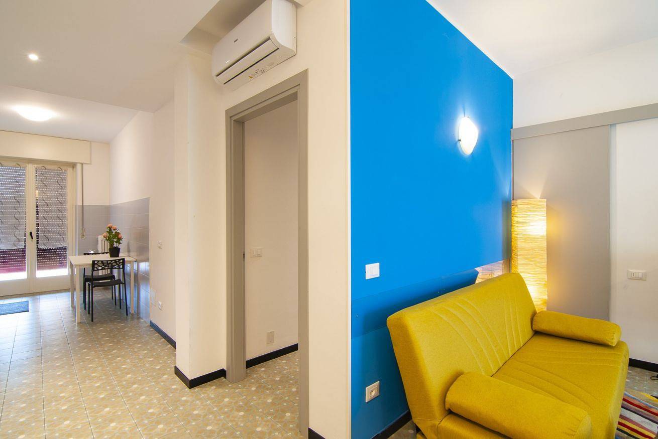 Appartamento intero, Luminoso e confortevole appartamento con balcone e 6 posti letto. in Centro Storico, Verona