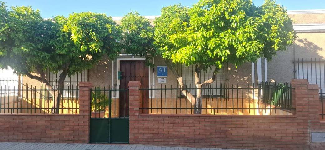 Casa rural para 13 personas, con vistas y jardín, Se admiten mascotas en Tentudía