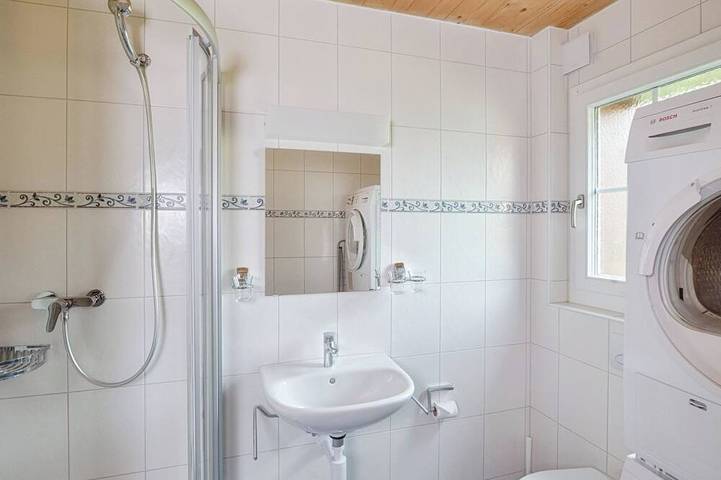 Geheel appartement, CityChalet Appartement/Fewo Krokus**** in Interlaken, Meer van Thun