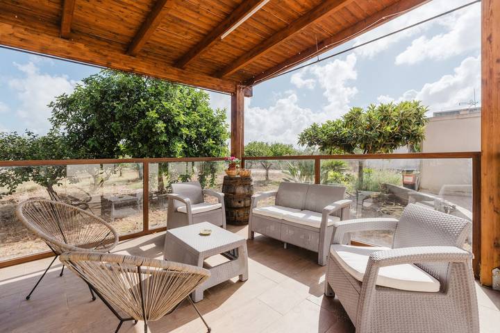Holiday rental for 2 people, with balcony and garden in Sicily