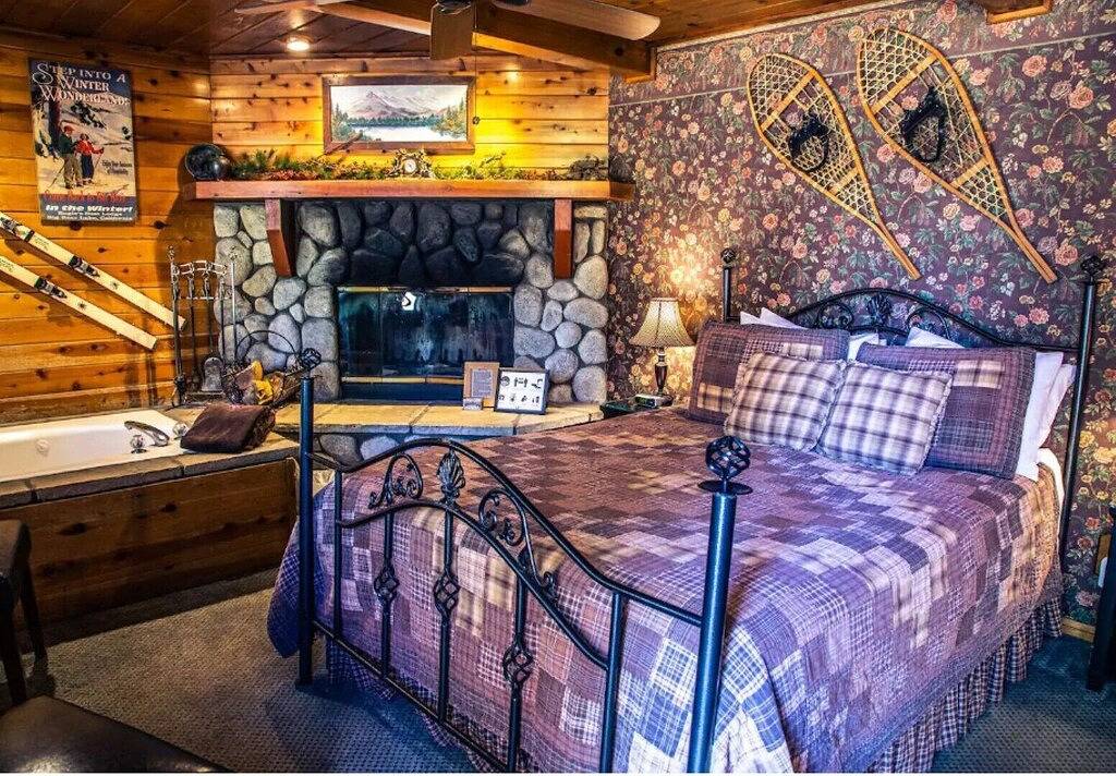 Ganze Wohnung, Alpine Getaway - Eagle's Nest Rustic Cabin in Snow Summit, Big Bear Lake