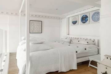 Log Cabin for 4 People in Brighton, Sussex, Photo 1