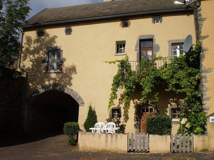 Gîte pour 6 personnes, avec balcon à Tourzel-Ronzières