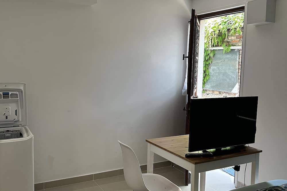 Entire apartment, Studio Centre Ville Massy in Massy, Essonne