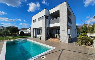 Villa für 8 Personen, mit Terrasse und Garten in Crikvenica
