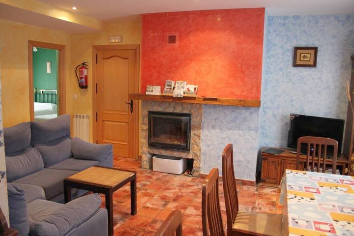 Casa rural para 8 personas, con vistas y balcón, Se admiten mascotas en Montes Torozos - 2