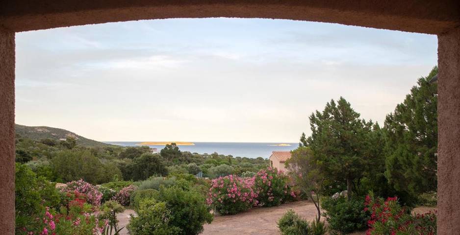 Club vacances pour 6 personnes, avec piscine ainsi que jardin et vue, adapté aux familles en Corse - 3