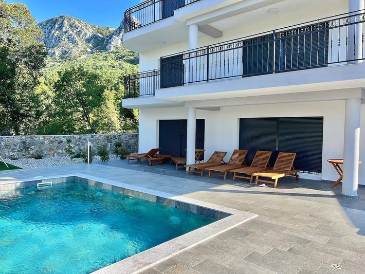 Ferienwohnung für 16 Personen, mit Pool und Balkon