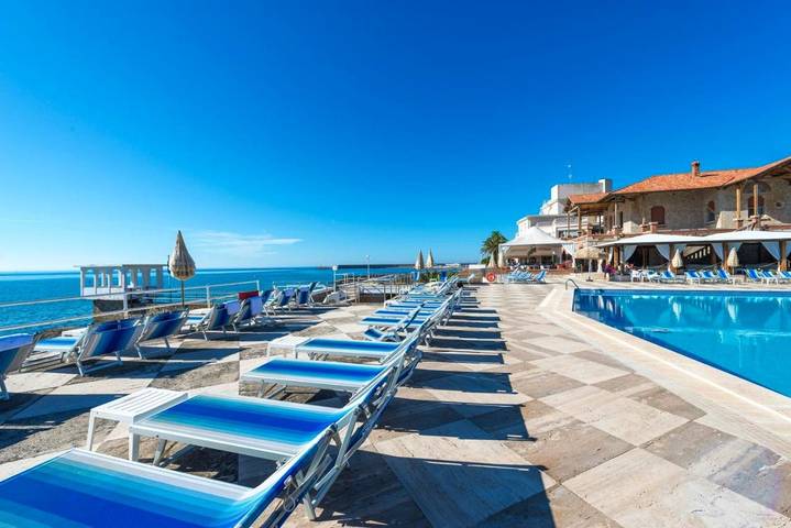 Appartamento per 2 persone, con giardino e piscina a San Felice Circeo