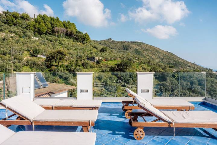 Ferienhaus für 8 Personen, mit Meerblick und Balkon/Terrasse sowie Garten