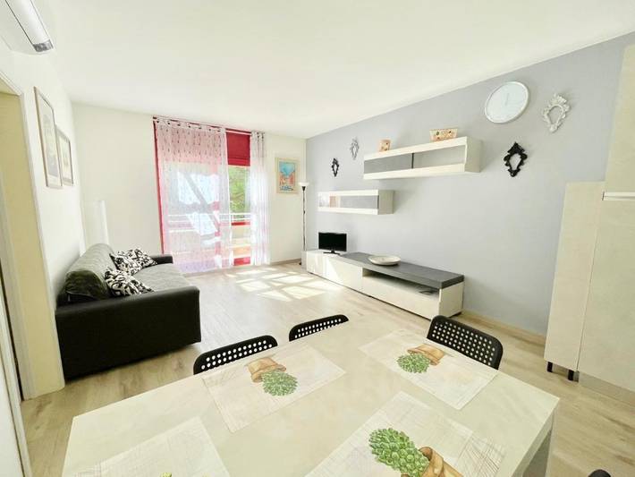 Ferienwohnung für 5 Personen, mit Balkon und Terrasse sowie Pool in Marina di Bibbona