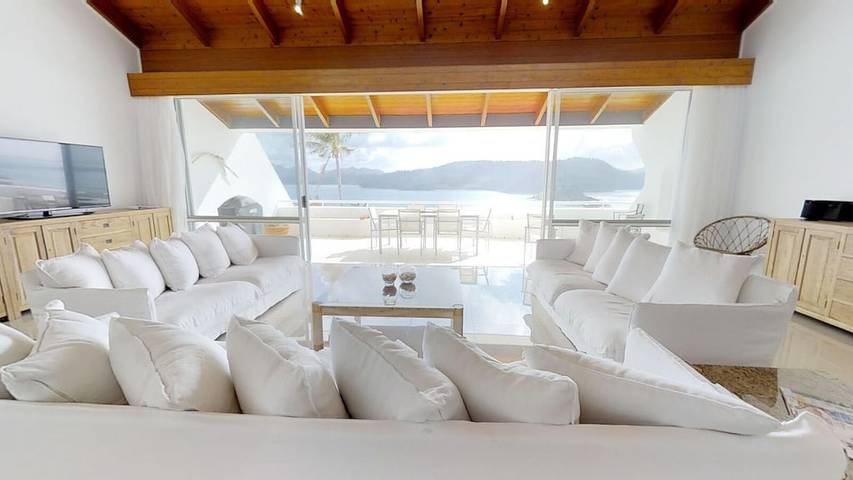 Holiday apartment for 5 people, with balcony and pool in Hamilton Island