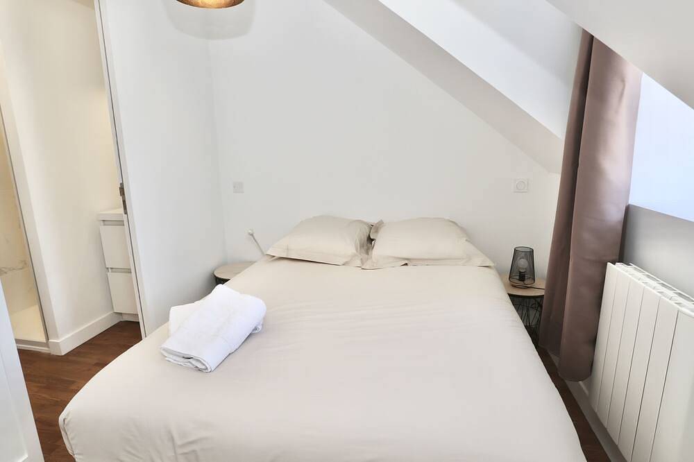 Apartamento entero, Napoléon Gare 8 ★ T2 ★ Dernier Etage ★ Bylocly in Pontivy, Pontivy region