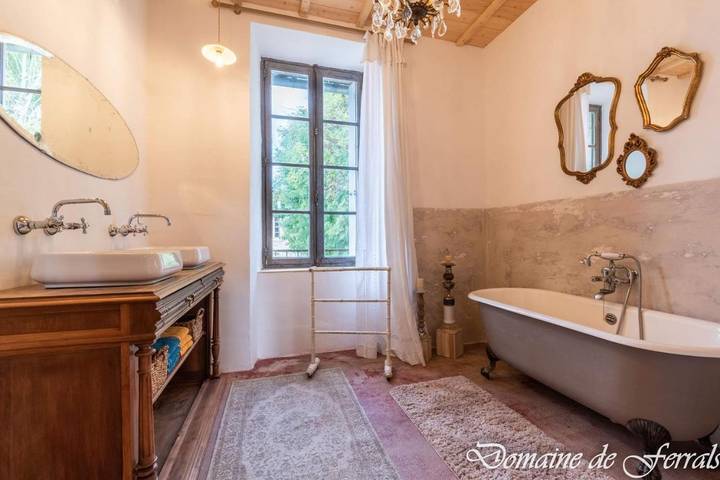 Gîte pour 8 personnes, avec vue ainsi que piscine et jardin à Salles-la-Source - 3