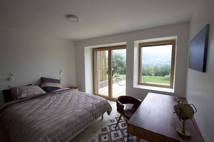 Gîte pour 4 personnes, avec terrasse et jardin à Dullin - 2