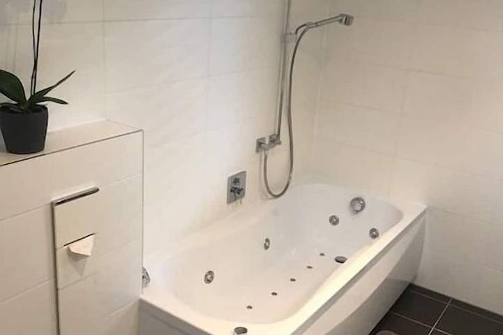 Ganze Wohnung, Ferienwohnung/App. für 4 Gäste mit 78m² in Innsbruck in Stubaier Alpen, Innsbruck