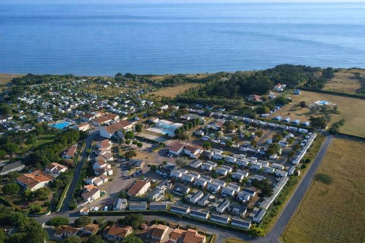 Camping pour 4 personnes, avec Bassin pour enfant et Piscine