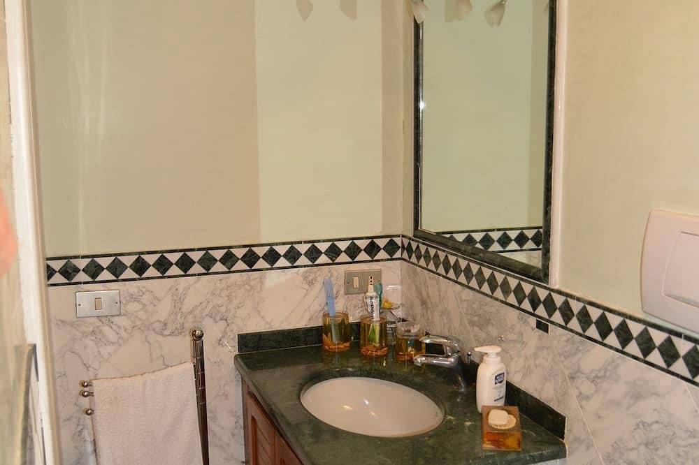 Entire apartment, Flat with garden closed to see in Seravezza, Italian Riviera