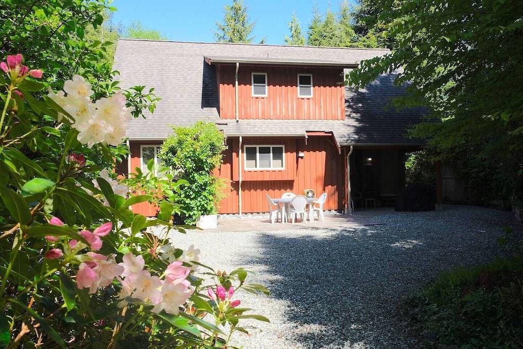 Whitewater-S.Chesterman I Od Shower, Firepit, Surf in Tofino, Alberni-Clayoquot Regional District